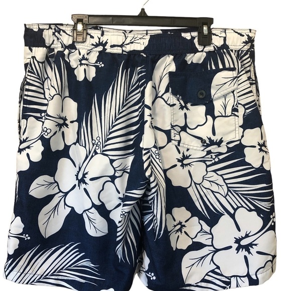 St. John’s Bay Men’s Swim Trunks Size XL Blue White Hawaiian Print 10” Inseam - Picture 4 of 6